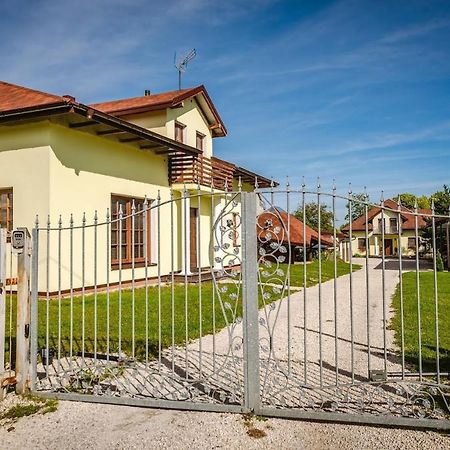 Jurajska Stokrotka Kotowice Exterior foto